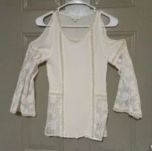 umgee tops Cold Shoulder Size S